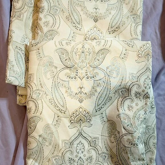 King Size Bed Sheet Set (1 Fitted, 1 Flat, 2 Pillowcases) - Picture 4 of 5